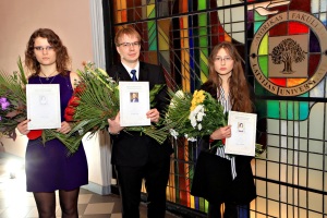 No kreisās: Kristīne Cīpola, Roberts Darģis un Agnese Ķerubiņa. Foto: Jānis Iljins